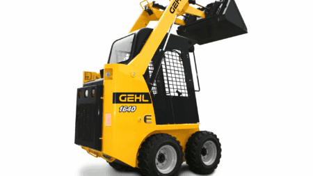 Industriële skidstaander met brandweer geel kleur, ideaal voor bouw en logistiek.