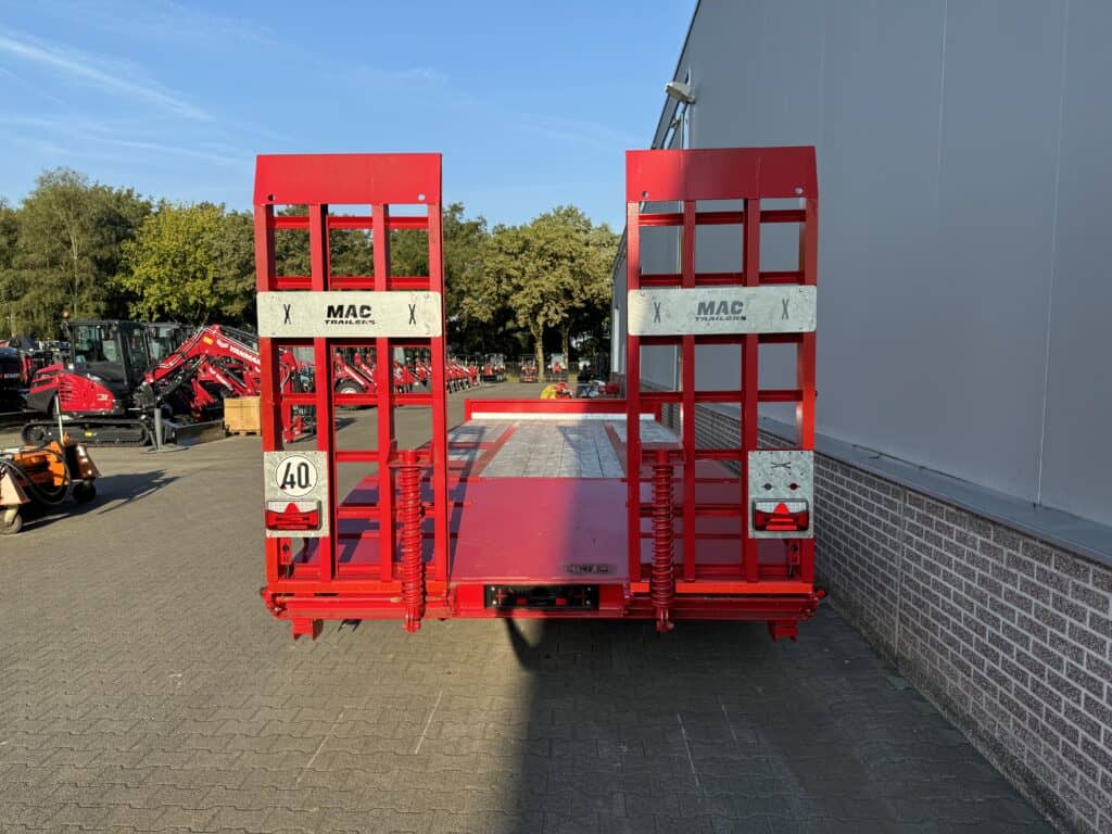 Veetransportwagen voor landbouwmachines en trailers bij Geert-Jan de Kok B.V.