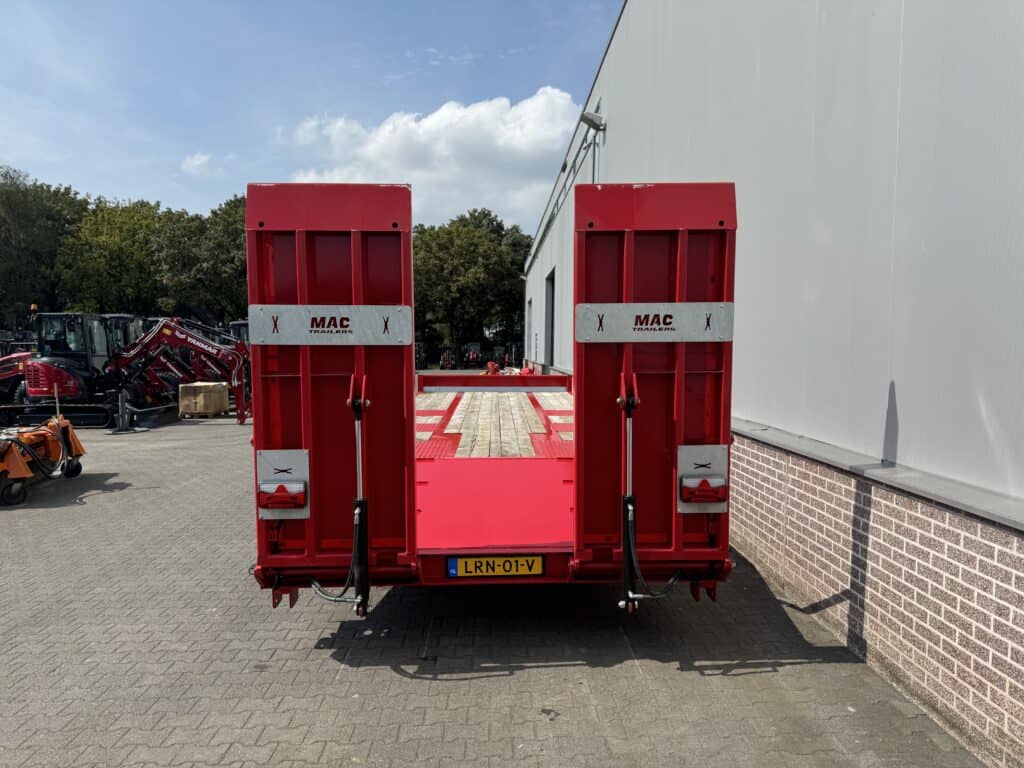 Duurzame transporttrailer van Geert-Jan de Kok B.V. voor het verplaatsen van Machines en materialen.
