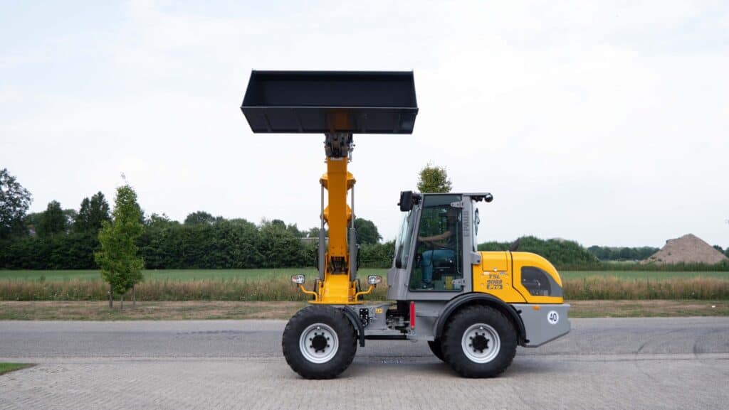 Hoogwaardige bouwmachines en verreikers voor transport en logistiek.