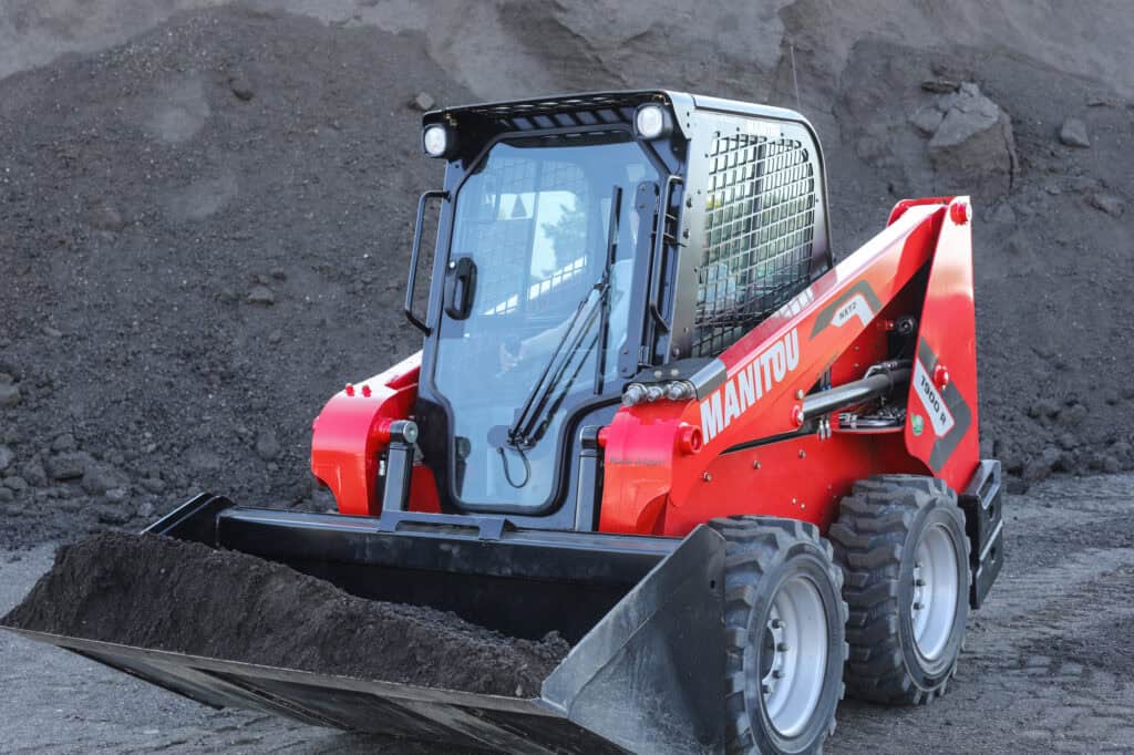 Rupsmachine met cabine voor grondverzet en bouwonderhoud, ideaal voor zware werkzaamheden.
