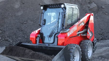 Rupsmachine met cabine voor grondverzet en bouwonderhoud, ideaal voor zware werkzaamheden.