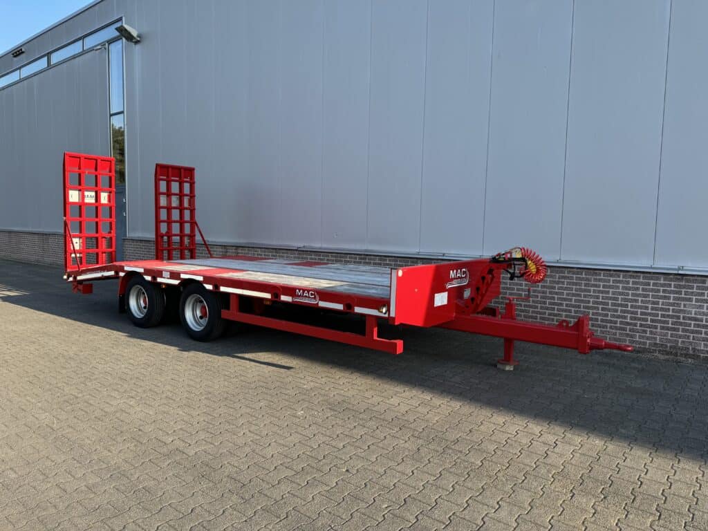 Veetrailer voor transport van machines en equipment, geschikt voor professionele toepassing.