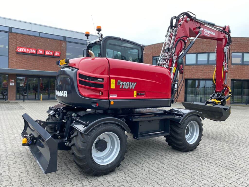 Hoge kwaliteit mini-excavator met Yanmar motor en rubberen wielen.
