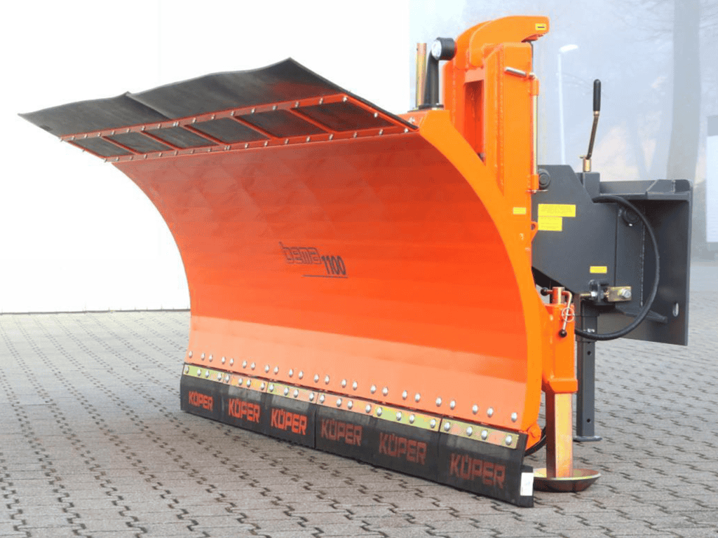 Zijdelingse sneeuwschuiver voor effectieve sneeuwruiming op wegen en parkeerplaatsen.