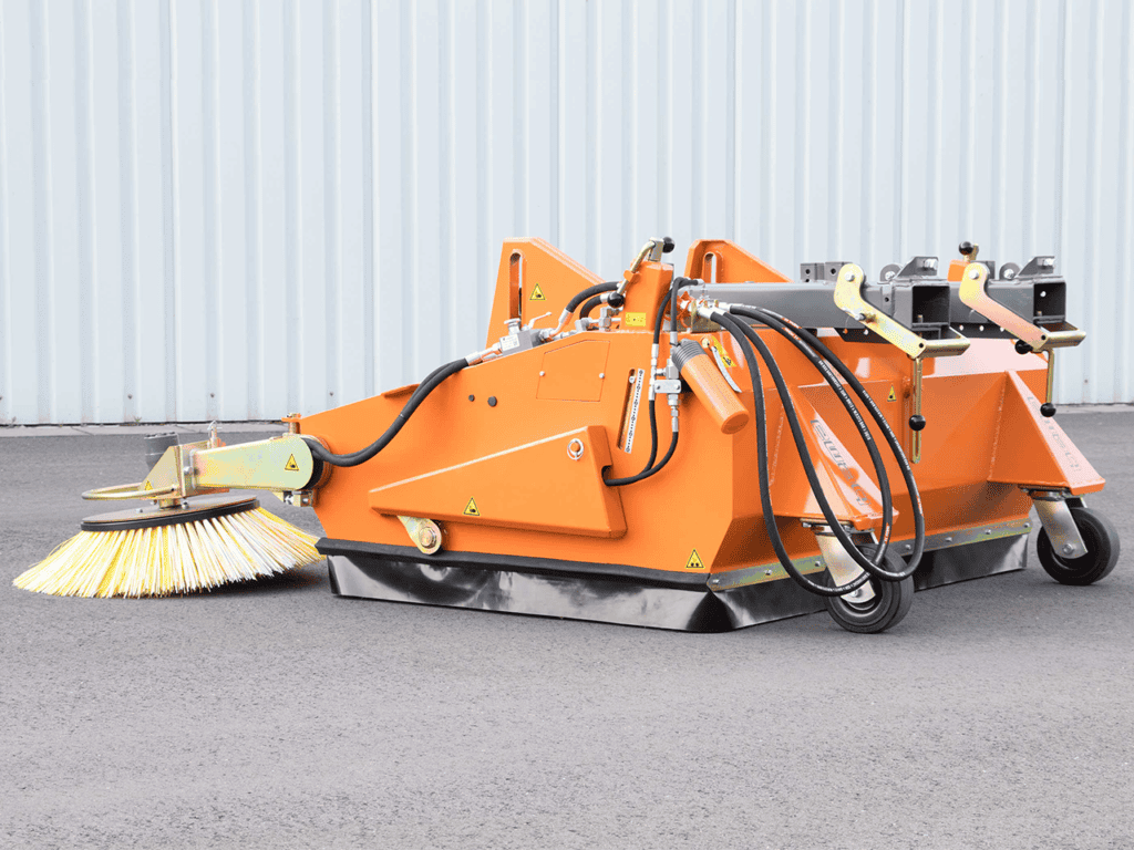 Veegmachine voor industrieel gebruik, geschikt voor schoonmaak van grote oppervlaktes.