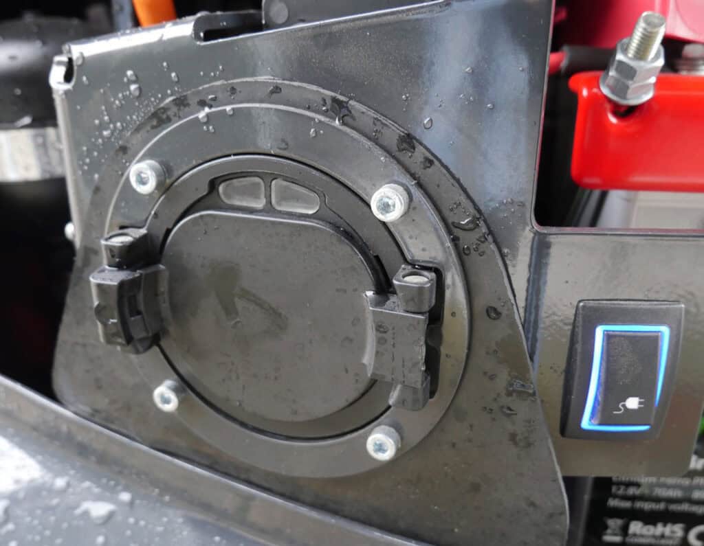 Standaard werkplaatssysteem met motor en elektronische schakelaar.