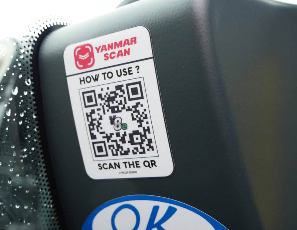 Yanmar Scan QR-code op voertuig, gemakkelijk gebruik voor onderhoud en service.