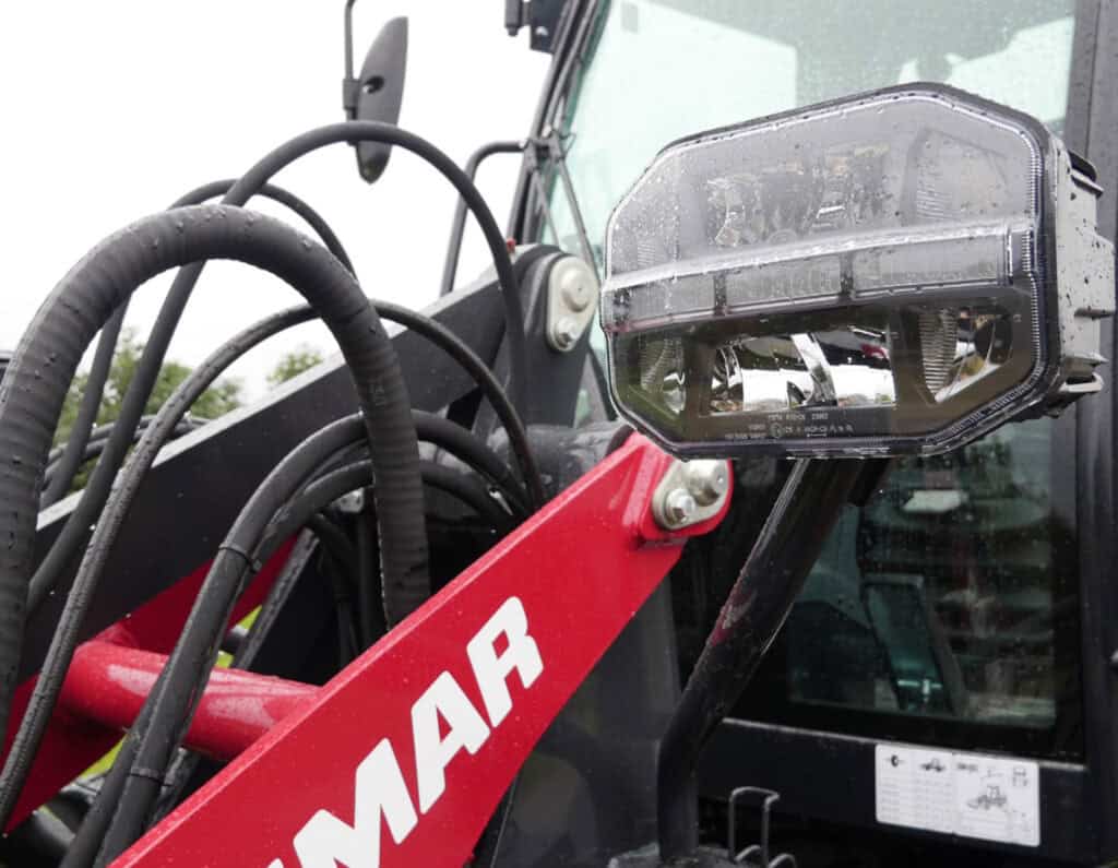 Hydraulische graafmachine verlichting en stickers bij Geert-Jan de Kok B.V.