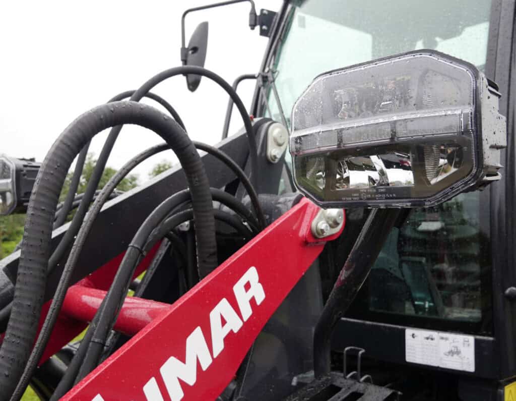 Verlichting voor graafmachine van Geert-Jan de Kok B.V. – innovatie en kwaliteit.