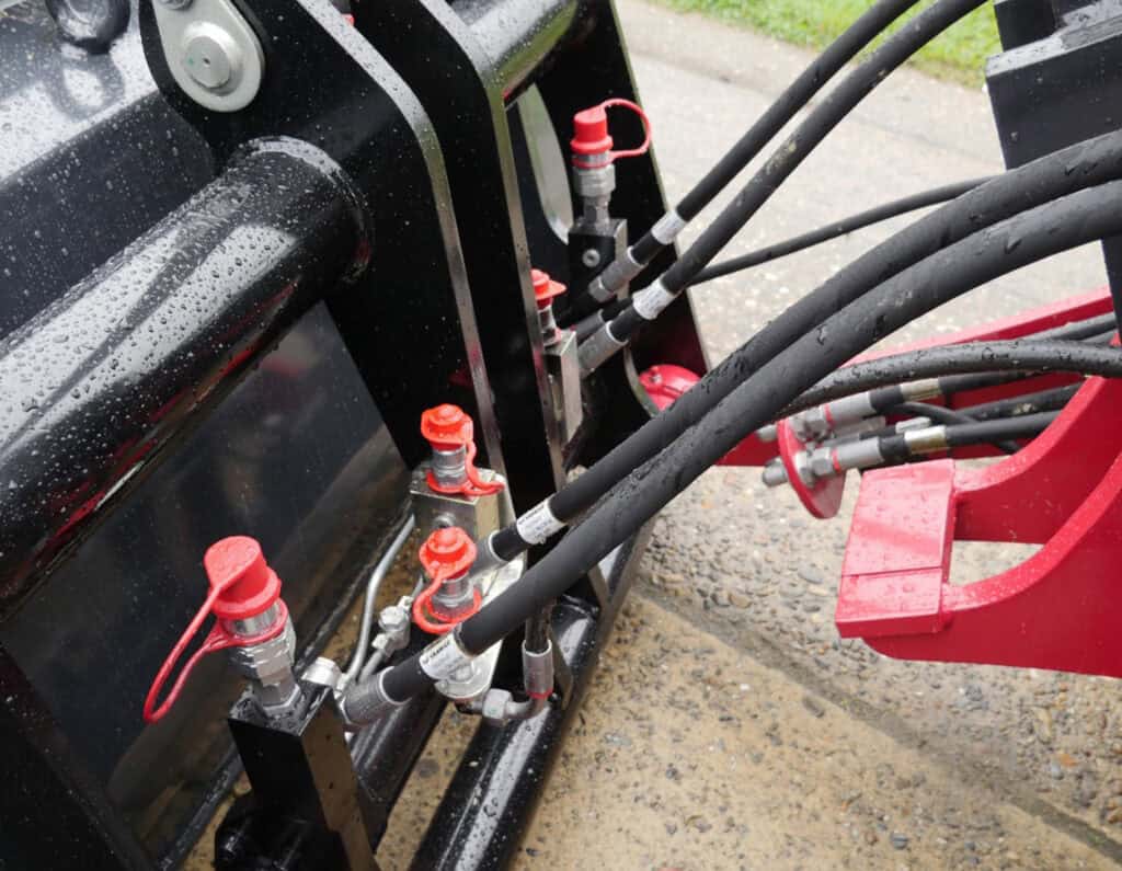 Hydraulische systeemcomponenten van Geert-Jan de Kok B.V. voor zware machines en industriële toepassingen.