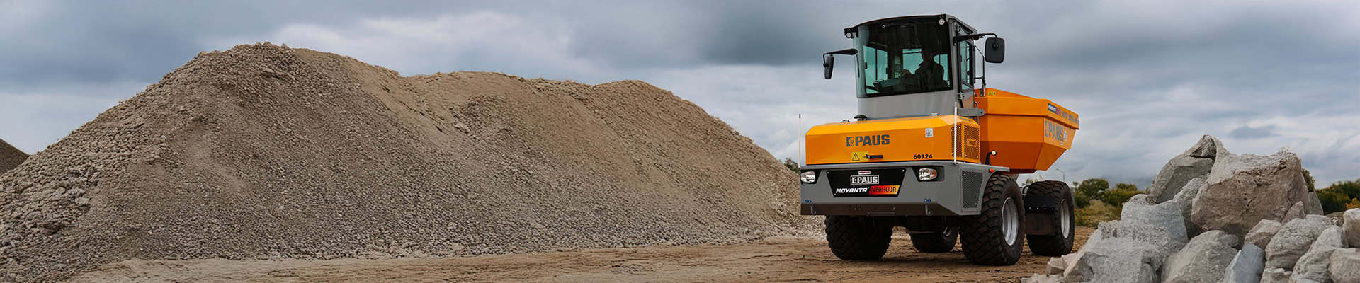 Krachtige Bouwmachine op bouwplaats voor grondverzet en materiaal transport.