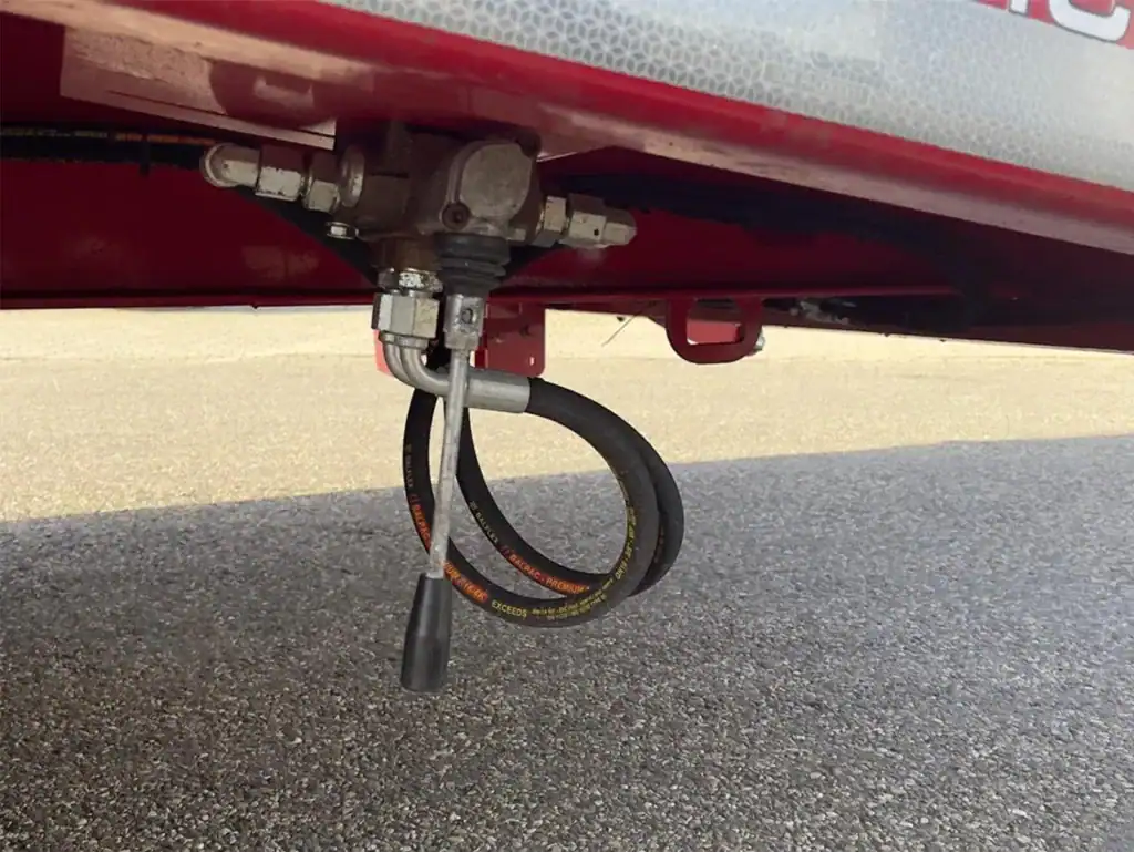 1. Technische aansluiting onder een voertuig, hydraulische of luchtbediening.