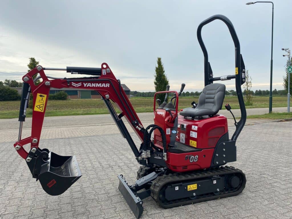 1. Mini graafmachine Yanmar SV08 voor bouw en tuinprojecten.