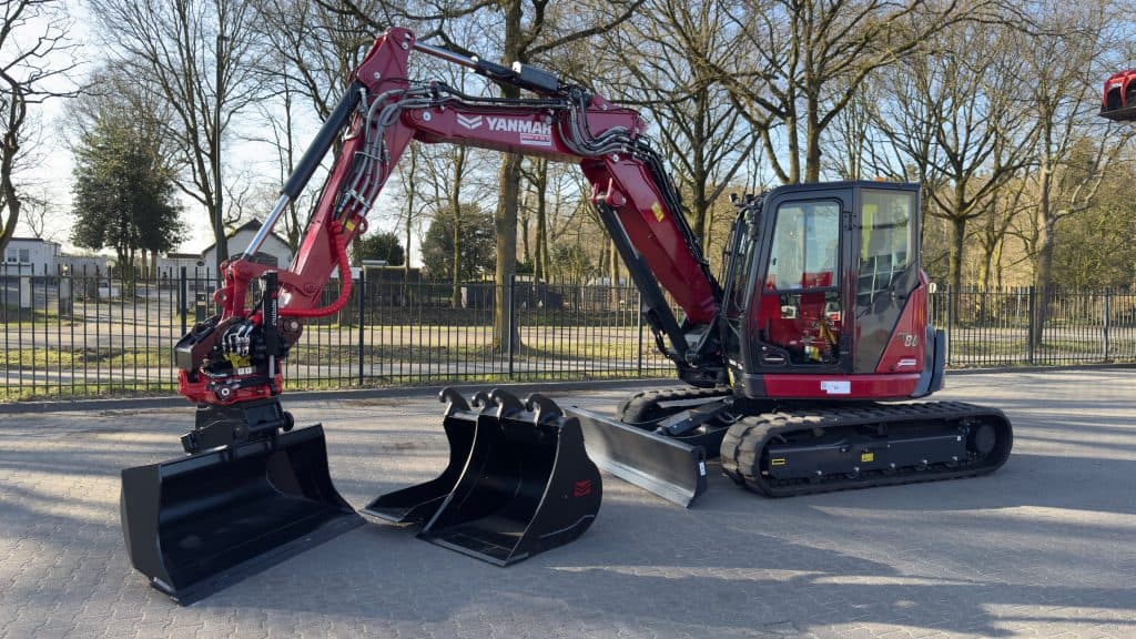 Ikarbeitsmachine met bijgevoegde hulpstukken voor bouw en grondwerk | Geert-Jan de Kok B.V.