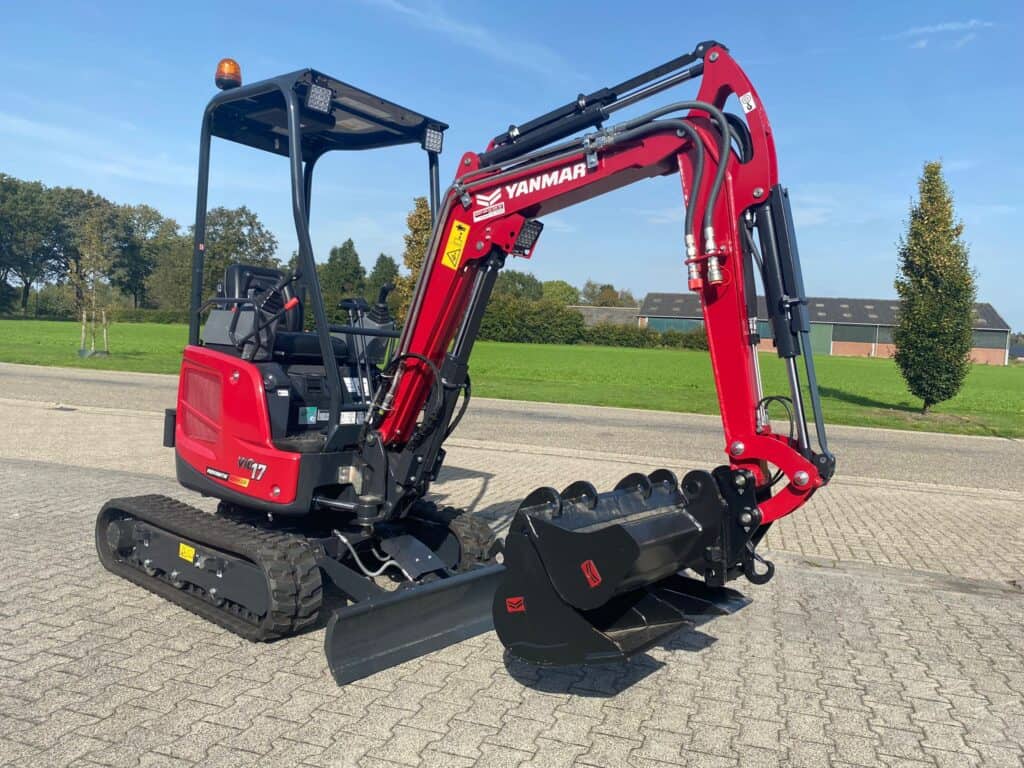 1. Kleine Yanmar minigraafmachine met rubberen rupsbanden en hydraulische shovel.