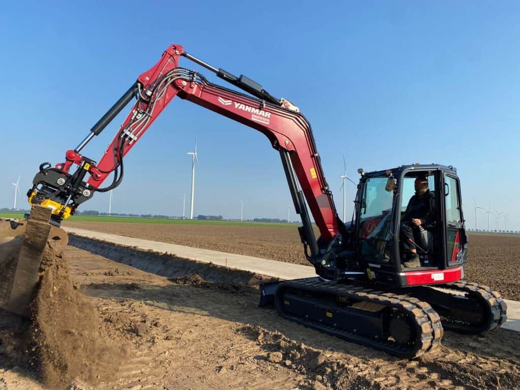 Efficiënte graafmachine van Yanmar voor grondverzet en landbouwwerkzaamheden.