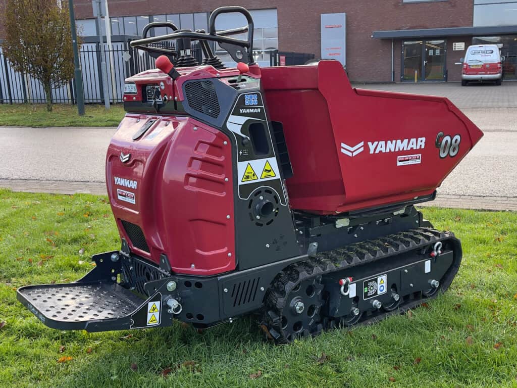 Robuuste Yanmar mini-dumper op wielen, voor transport en werkzaamheden op bouwplaatsen.