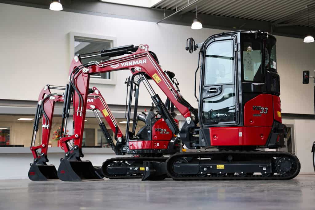 Compacte mini-rupschaal, ideaal voor bouw en tuinwerk, van Yanmar bij Geert-Jan de Kok.