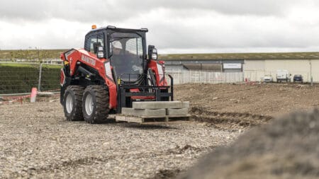 250 pixels hoog, compacte bouw, hoogwaardige materialen, innovatieve oplossingen, liefhebber van duurzaam design.