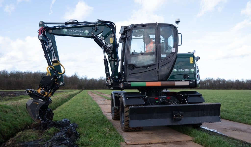Efficiënte graafmachine voor tuin- en groenprojecten in Nederland.
