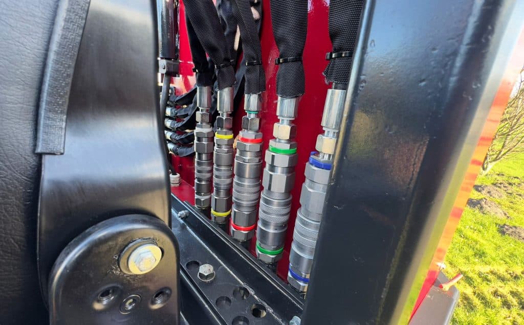 Hoge resolutie hydrauliekslangen en manometers voor precisie en betrouwbaarheid.